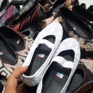 Etnik Fashion Sepatu Haji Umroh Wanita Bordir Cantik Terbaru Murah Flat