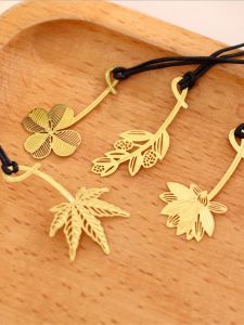 Delicate Childrens Gift Bookmarks Creative Korean Cute Leaf Animal Colorful Flower Bookmarks Metal Leaf Design Basic Packaging