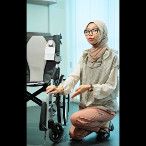KARMA Ergo Lite 2 Aluminum (Super Lightweight Wheelchair) With Swing Away And Detachable Footrest