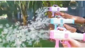 Mainan Anak Bubble Gun Bazooka Tembakan Gelembung Sabun Elektrik Machine Gun Basoka