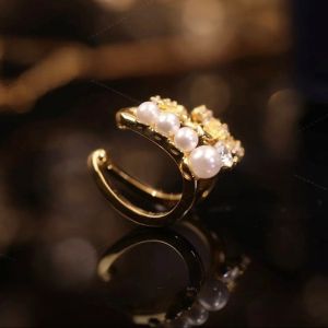 ต่างหูไข่มุกดอกไม้ Zircon Micro-Set สำหรับผู้หญิง ไม่ต้องเจาะ ดีไซน์เรียบง่าย สุดหรูหรา เครื่องประดับแฟชั่นสำหรับผู้หญิง