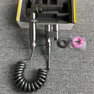 สุขอนามัยฝักบัวสําหรับห้องน้ํา Bidet หัวฝักบัว Double Outlet มุมวาล์วอุปกรณ์ห้องน้ํา Bidet Toilet Seat