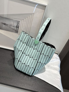 New 2025 Womens Fashion Geometric Bucket Bag Handheld Shoulder Bag Underarm Bag Trendy Contrast Color Diamond Pattern Bag