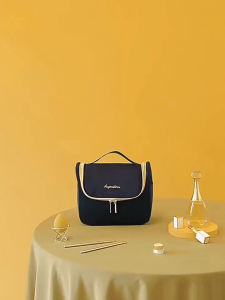 （MY local delivery）Large Capacity Travel Cosmetics & Toiletry Organizer - Portable Handheld Makeup Bag for Women