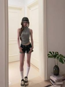 ZUKUN | Bộ Quần Short Jeans Thấp và Áo Không Tay Màu Xanh