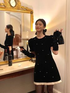 ชุดเดรสสั้นผ้ากำมะหยี่พร้อมกระดุมเพชรสไตล์ฝรั่งเศส ฤดูใบไม้ผลิ 2024 ชุดราตรีใหม่ ชุดเดรสยาวปานกลาง ชุดเดรสสั้น