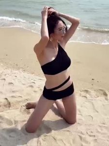 ชุดว่ายน้ำสวยๆ ะลมลอง สำหรับผู้หญิง ชุดว่ายน้ำแขนกุด ปาดไหล่ข้าง สปาชายหาด ชุดว่ายน้ำลอง อุณหภูมิ