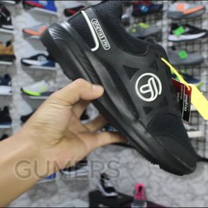 SEPATU PRIA DAN WANITA FULL BLACKTERBARU. SNEAKERS OLAHRAGASEKOLAHKERJASANTAISEPATU RINGAN DAN LENTURBRAND LOKAL TERLARIS