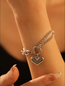 😊พร้อมส่ง😊สร้อยข้อมือโซ่ห้อยจี้หัวใจ ขนาดใหญ่ ไทเทเนียม แฟชั่นเกาหลี