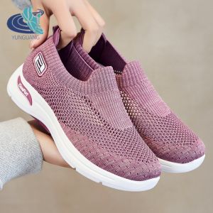 Yunguang รองเท้า ผู้หญิง รองเท้าผ้าใบเกาหลี รองเท้าผ้าใบเกาหลี รองเท้าวิ่งเบาะลมพื้นหนา รองเท้าผ้าใบตาข่ายสีทึบ ลดกระหน่ม น้ำหนัก ทน 100% โปรโมชั่น ราคา คุณภาพสูง บางส่วน ผู้ใช้ตั้ง สำหรับกระหนม สุขภาพ ชุ่มชน สำหรับการต่อสู้ การต่อการสึ