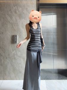 เสื้อกั๊กสายเดี่ยวแขนกุดทรงสลิมฟิตสำหรับผู้หญิง ฤดูร้อน 2025 ดีไซน์ใหม่ ดีไซน์ไฮเอนด์ ทรงเข้ารูป ลายทาง คอกลม