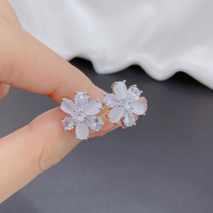 Shiny Flower Cats Eye Stone Earrings Korean Style Fashionable Personality Light Luxury Wooden System Fresh out Ear Jewelry