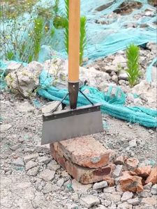 พลั่วเหล็ก แซะหญ้า วัสดุหนาและทนทาน พลั่วแซะหญ้า หัวพลั่ว เสียมแบน เสียมหน้าแบน เสียมขุดดิน พกพา สะดวก แข็งแรง ทนทาน พร้อมส่งจากไทย