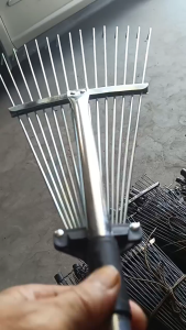 Telescopic Adjustable Leaf Rake for Garden Lawn Yard Roof Cleaning Thickened Stainless Steel
