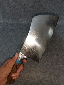 มีดครัว​ มีด​ทรงอรโต้​ หั่น​ ซอย​ วัสดุใบมีด:เหล็กดามัสกัส ความแข็ง​:60​+-2​HRC​ ด้มจับวัสดุ:ไม้สีหัวเหล็ก