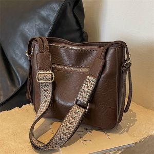 Spring and Summer Popular Retro Bucket Bags Female 2024 New Arrival Fancy Large Capacity Fashion All-Matching Wide Strap Crossbody Bag