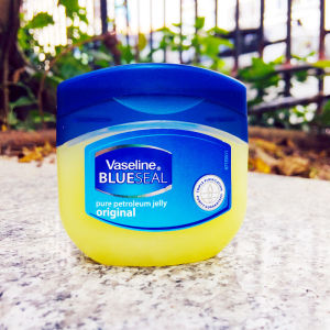 ครีมลิปมอยส์เตอร์ Vaseline Crystal Lip Moisturizer ครีมบำรุงผิว ครีมบำรุงนิ้วมือ ครีมบำรุงฝ่าเท้า ครีมบำรุงขนตา ครีมบำรุงผิวทั่วร่างกาย