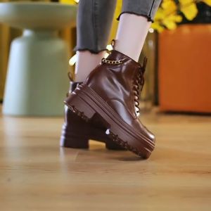Bốt Nữ Kéo Khoá Da Thật Đế Cao 9CM PB850-4300