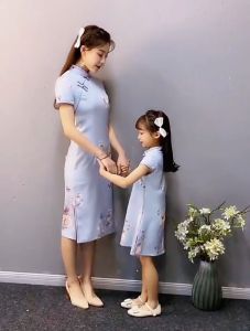 daidai (Ready Stock) Parent Child Cheongsam Slim Fit Women Children Qipao CNY Traditonal Blue Dress 亲子装母女年轻旗袍洋气连衣裙中国风