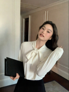 ALOHA LU | Áo Blouse Dài Tay Ôm Body Có Nếp Ly và Cổ Kèn
