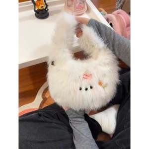 กระเป๋าถือสัตว์น่ารัก กระเป๋าสะพายข้างแบบผูกเชือกสำหรับเดินทางในฤดูใบไม้ร่วงและฤดูหนาว กระเป๋าถือขนนุ่มสำหรับเด็กผู้หญิง กระเป๋าถือแบบสะพายข้างผูกเชือกแบบมีโซ่