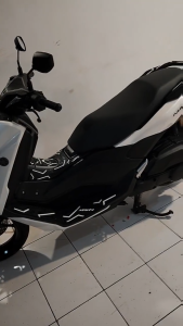 Paket 4‑in‑1 Full Body Protect Yamaha NMAX NEO S & TURBO Paket Body Protect (Karpet + Tankpad + Sidepad + Upper Stop Lamp)Bahan karet premium tebal anti-slip dan anti-luntur