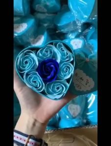 FY Heart-Shaped Iron Gift Box Rose Soap Flower with Mini Doll Valentine Day Birthdays Mother’s day Christmas Wedding Gift Door Gidt