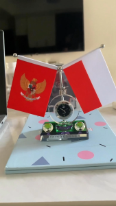 Parfum Mobil Hiasan Dashboard Pajangan Rumah Kantor Jam Bendera Bahan Kristal Tebal Car Accecoris