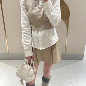 NIEEH Jennie Pillow Shaped Soft Square Handbag Womens Fashionable Casual Crossbody Bag with Zipper Closure New Condition