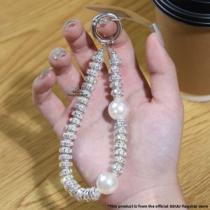 GGUU | Diamond Pearl Lanyard Womens 2024 New Style Bracelet Clip-On Mobile Phone Chain Elegant Short Fashion Sensation Lightweight Luxury