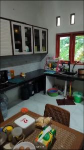 Lemari Dapur Pintu Kaca: Desain & Fungsi