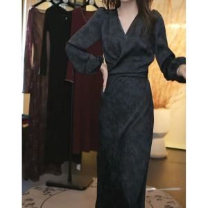 Elegant Slimming Chinese Style Evening Gown for Women Autumn Winter New Arrival High End Fashion Design V Neck Midi Dress