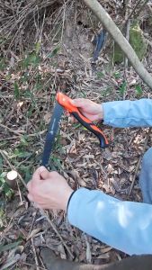 ขนาดใหญ่สุดของเลื่อยพับแบบพกพา ยี่ห้อ Muscle Cow สามารถเลื่อยพับได้อย่างสะดวก ทำจากเหล็ก SK5 ตัดด้วยความรวดเร็ว ไม่เกิดสนิม แข็งแรงและทนทาน (เลื่อยตัดไม้พับได้ เลื่อยตัดกิ่ง เลื่อยมือพกพา เลื่อยมือตัดไม้ เลื่อยตัดไผ่ กิ่งไม้ เลื่อยตัดกิ่ง เลื่อยพกพ