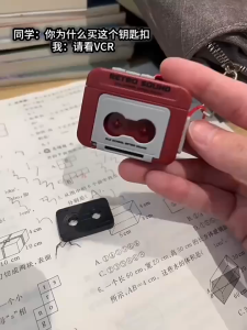 【READY STOCK】Retro Sound Keychain/Record Player Bag Pendant/Vintage Tape Recorder Style/Fun Music Box Decorative Gift