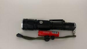 Senter LED Rechargeable Tahan Air Zoom Teleskopik Multifungsi XML-T6 Senter Cahaya Kuat