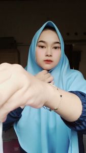 Hijab Segi Empat Oval Wolfis Premium Ukuran 120 X 120