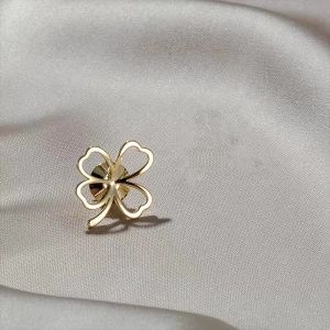 Lucky Four-Leaf Clover Brooch Safety Pin Neckline Fashion Tape Handy Gadget High-End Pin Minimalist Fixed Suit Clothes Matching