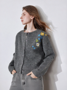 Toyouth | Áo Sweater Thêu Hoa Ấm Ám Mùa Thu 2025 Mới