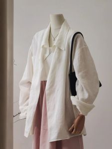 เสื้อเชิ้ตแขนยาวผ้าลินินสีขาวสไตล์ฝรั่งเศสสำหรับผู้หญิงในช่วงฤดูร้อนและฤดูใบไม้ผลิ เสื้อเชิ้ตทรงหลวมๆ บางๆ ดีไซน์เก๋ไก๋