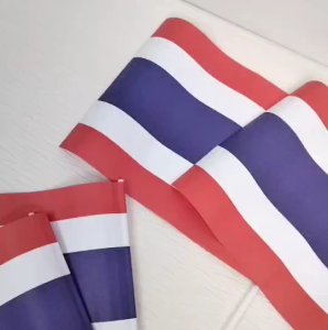 ธงชาติไทยพร้อมเสา แพ็ค 12 ชิ้น ขนาด ยาว 23ซม. กว้าง 20ซม. ธงชาติกระดาษ ธงชาติไทยโบก