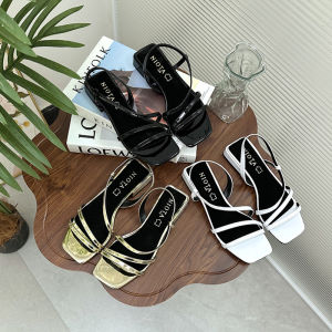 รองเท้าแตะส้นเตี้ยหัวแหลมหนังแท้สไตล์โรมันขนาดใหญ่สีทองสำหรับผู้หญิง รองเท้าแตะแบบสวมสบายในช่วงฤดูร้อนปี 2024