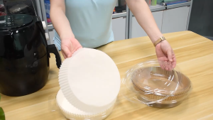 50 Pieces Air Fryer Disposable Paper Liner Air Fryer Waterproof Cooking Paper Non-Stick Air Fryer Liner Parchment Paper for Baking Roasting Microwave