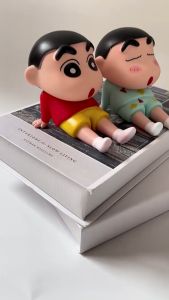 Giá Đỡ Điện Thoại Hình Shin Dễ Thương – Nhựa Cứng Cao Cấp Decor Bàn Học Cực Chill Giữ Máy Ổn Định