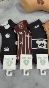 ถุงเท้าแฟชั่น พื้นผ้าผู้หญิง โทนที่ 1 แพ็ค 10 คู่ ลายน่ารัก ขนาดคู่ด้านมาก สำหรับผู้ใหญ่ ผ้าดี นิ่ม ยืดใส่สบายจ้า 🐻