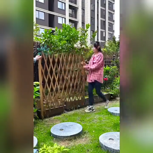 BHQ รั้วตกแต่งสวน DIY Garden Fence รั้วไม้แบบยืดหดได้  เสียบดินได้/พื้นเรียบ รั้วสวน ของตกแต่งสวน