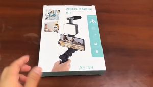 Gậy selfie kèm micro và đèn hỗ trợ