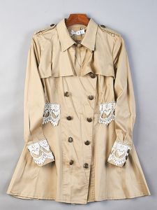 เสื้อแจ็คเก็ตยาวแขนยาวสไตล์เกาหลีย้อนยุคสำหรับผู้หญิง ตกแต่งด้วยลูกไม้ กระดุมคู่ ทรงตรง ปกติ ฤดูใบไม้ผลิและฤดูใบไม้ร่วง