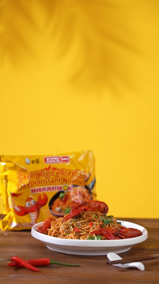 【Buy 1 free 1 Clearance Sale】BaiXiang Instant Noodles Crawfish Flavored Ramen (113g x 5 packets) 【Super Chili Series】白象方便面 小龙虾拌面 New Date