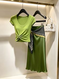 Elegant Design Summer Outfit Green Short Sleeve T-Shirt and Skirt Set