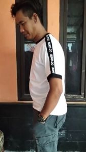 Kaos Pria Dewasa Terbaru 2025: Kaos Pria Tebal 24s & Kaos Distro Pria